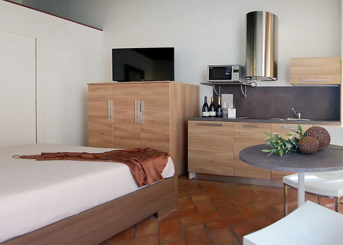 Navona Luxury Aparthotel 2*