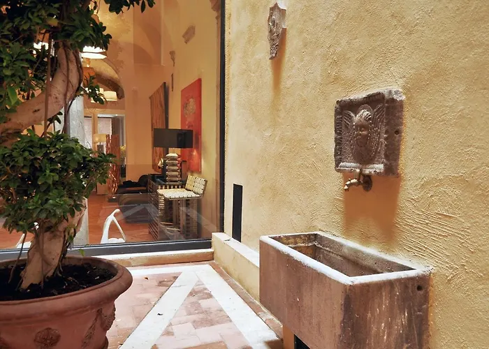 Navona Luxury Aparthotel 2*